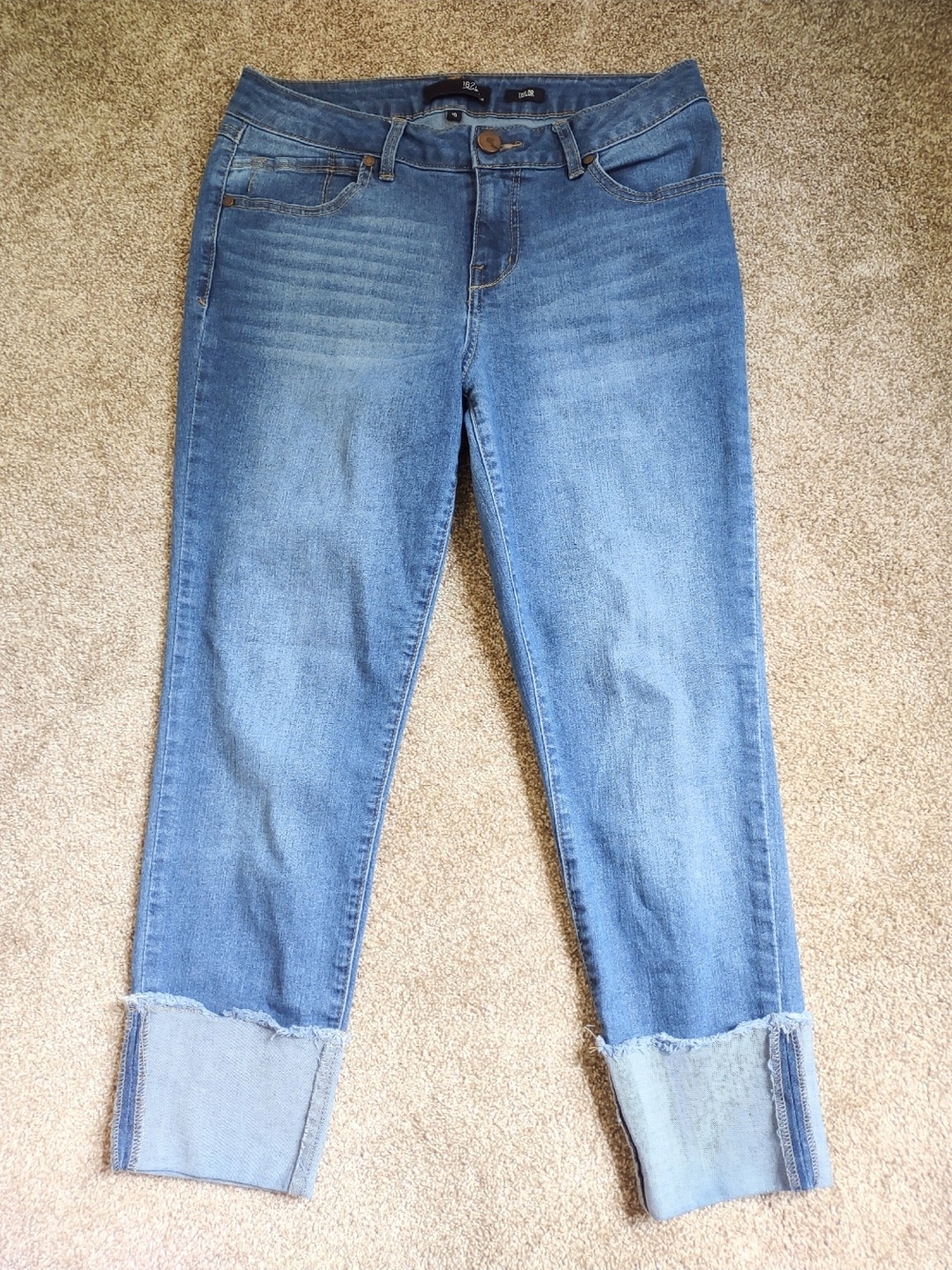 1822 Denim Medium Blue Ankle Crop Jeans with Frayed Cuffs
